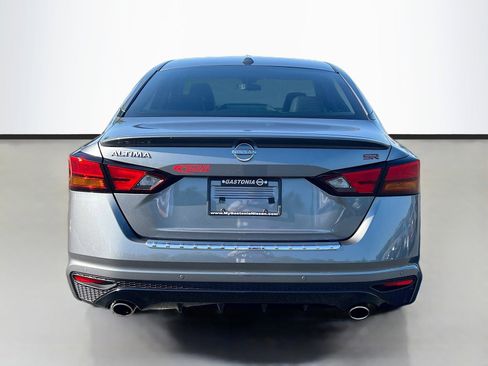 Used 2023 Nissan Altima 2.5 SR w/ SR Premium Package image 6