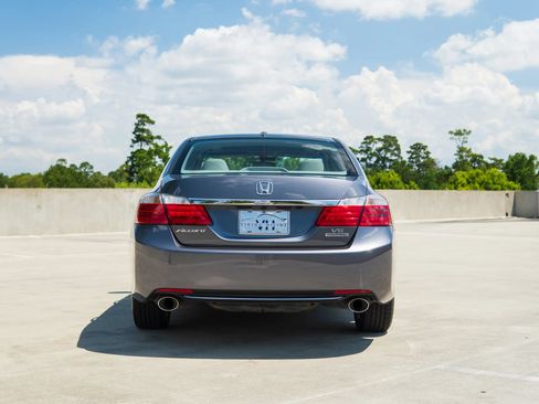 Used 2013 Honda Accord Touring image 9