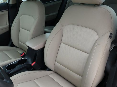 Used 2018 Hyundai Elantra SE image 11