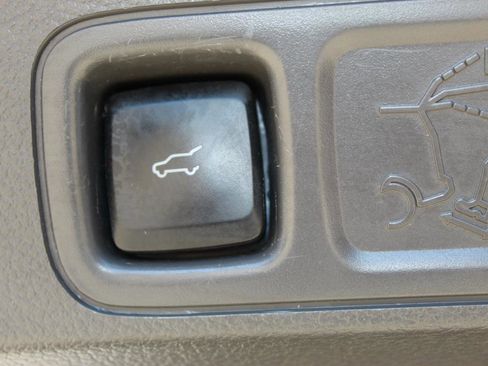 Used 2019 Ford Expedition Limited image 18