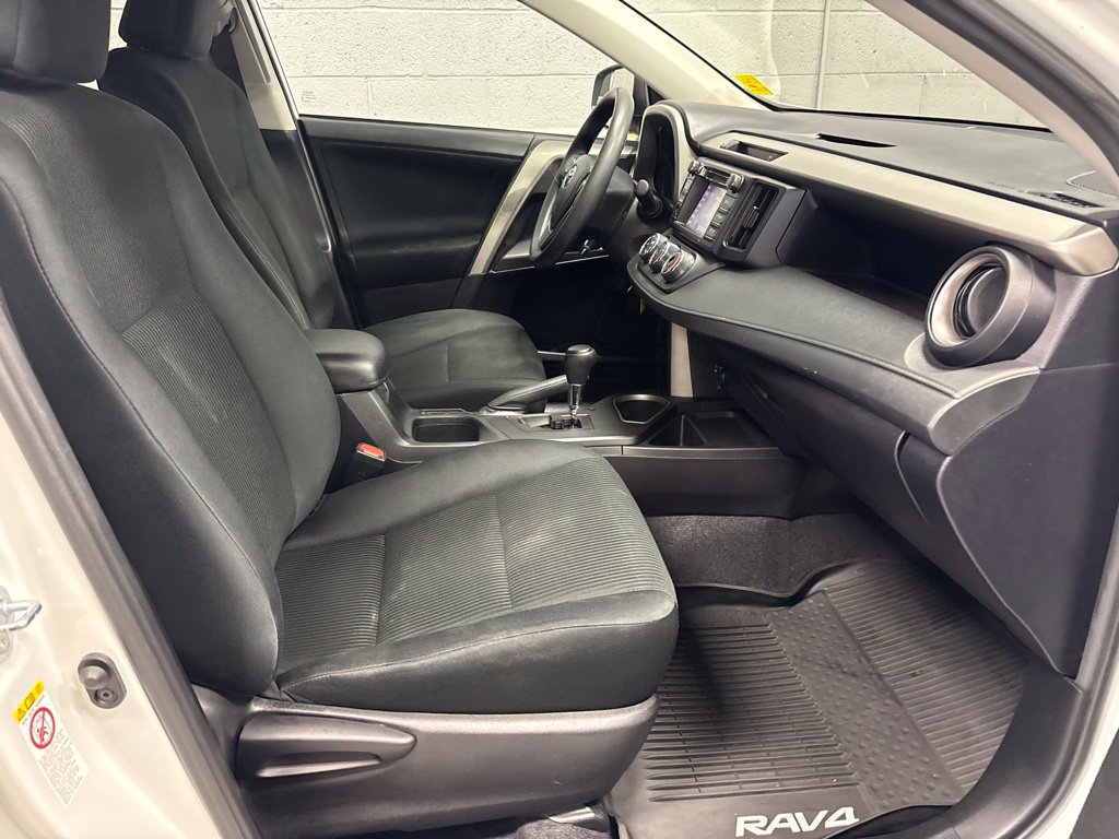 Used 2016 Toyota RAV4 LE AWD/4WD image 7