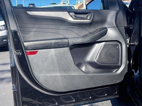 Used 2022 Ford Escape SE w/ SE Sport Appearance Package image 23