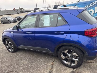 Used 2023 Hyundai Venue SEL