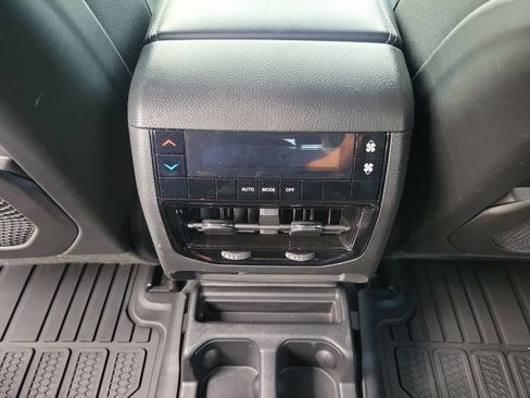 Used 2024 Jeep Grand Cherokee L Altitude AWD/4WD image 14