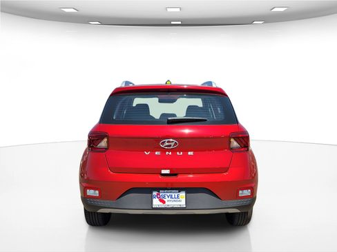 New 2025 Hyundai Venue Limited image 7