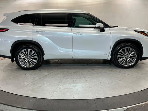 Used 2023 Toyota Highlander Platinum image 7