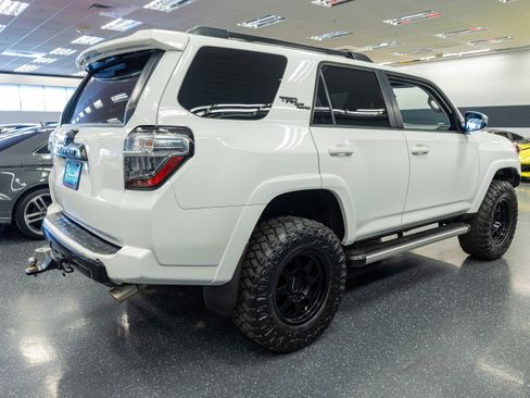Used 2020 Toyota 4Runner TRD Off-Road Premium w/ Moonroof Package AWD/4WD image 4
