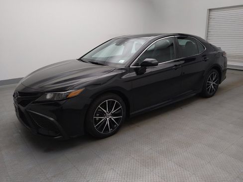 Used 2023 Toyota Camry SE image 2