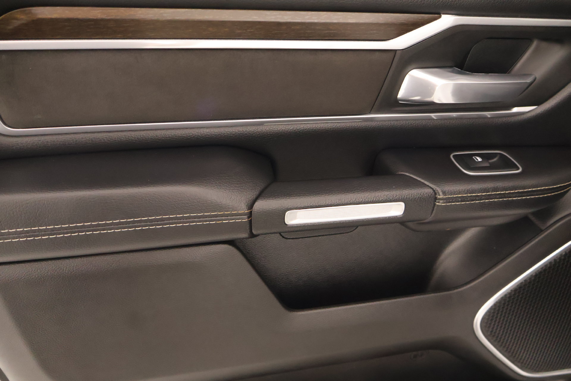Used 2022 RAM 1500 Laramie RWD image 17
