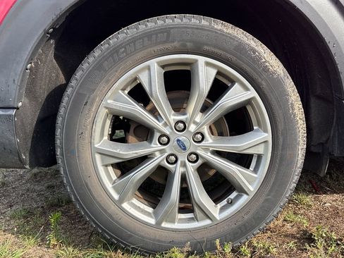 Used 2021 Ford Explorer XLT w/ Equipment Group 202A AWD/4WD image 13