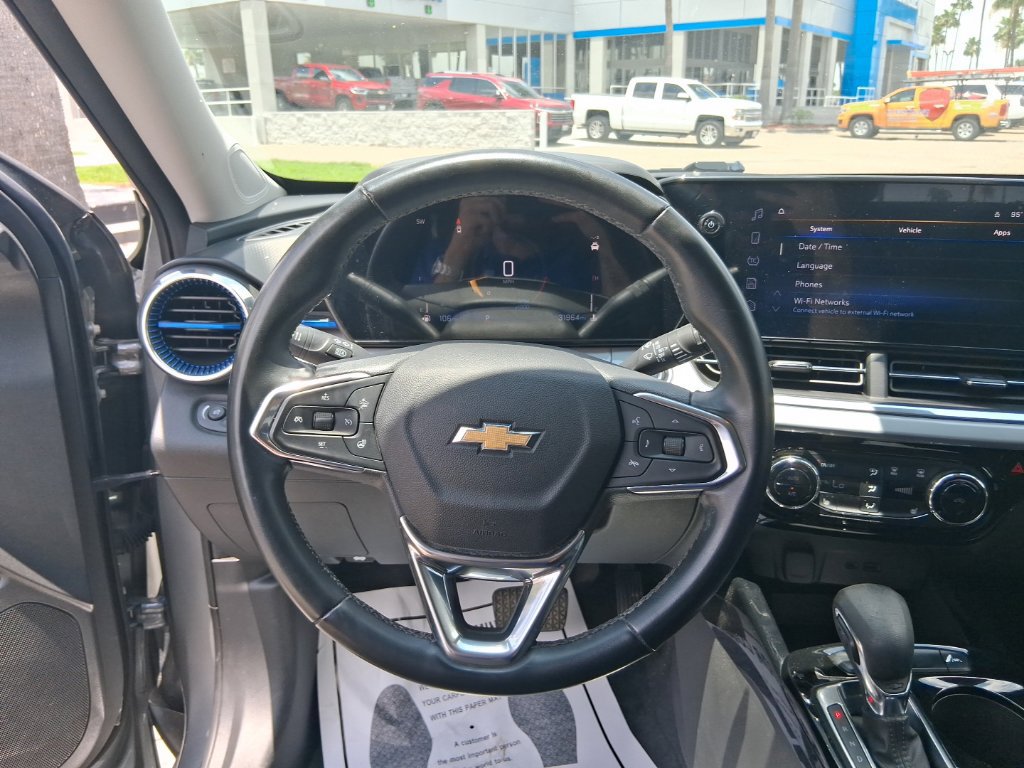 Used 2024 Chevrolet Trax LT w/ LT Convenience Package FWD image 8