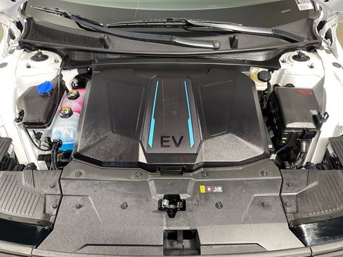Certified 2024 Hyundai Ioniq 5 SEL RWD image 9