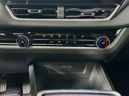 Used 2025 Chevrolet Equinox LT image 24