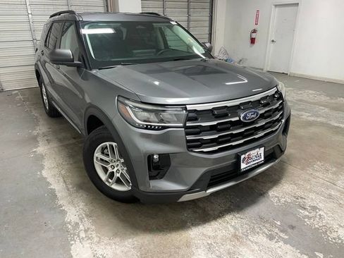 Used 2025 Ford Explorer Active w/ Active Comfort Package RWD image 1