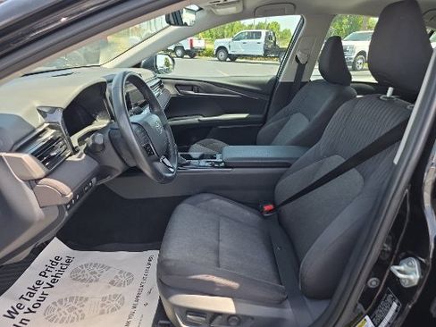 Used 2025 Toyota Camry LE w/ Convenience Package FWD image 10
