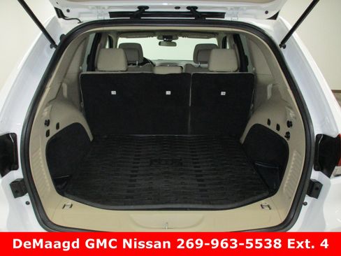 Used 2020 Jeep Grand Cherokee Laredo image 8