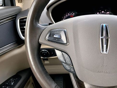 Used 2018 Lincoln MKX Reserve w/ Driver Assistance Package FWD image 23