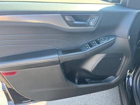 Used 2023 Ford Escape Active AWD/4WD image 11