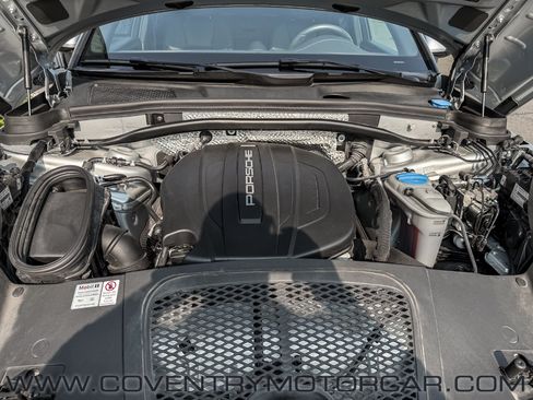 Used 2018 Porsche Macan Sport Edition AWD/4WD image 17