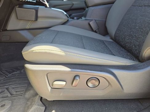 Used 2024 Chevrolet Colorado ZR2 w/ Technology Package AWD/4WD image 25