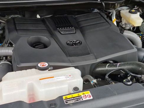 Used 2025 Toyota Tundra Limited image 23