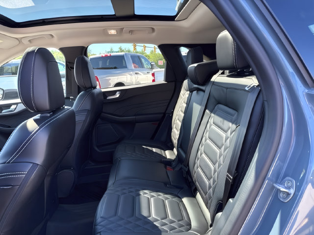 Used 2024 Ford Escape Platinum w/ Premium Technology Package AWD/4WD image 18