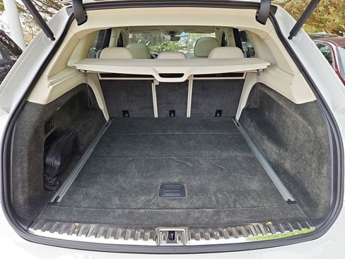 Used 2021 Bentley Bentayga image 35