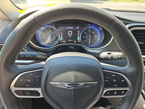 Used 2023 Chrysler Pacifica Touring-L FWD image 22