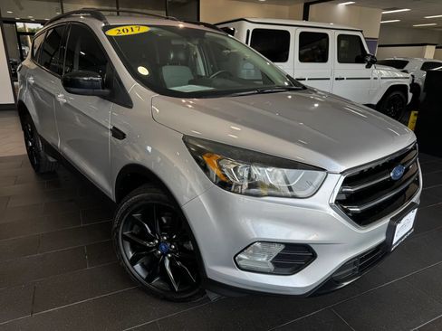 Used 2017 Ford Escape SE w/ Equipment Group 201A FWD image 7