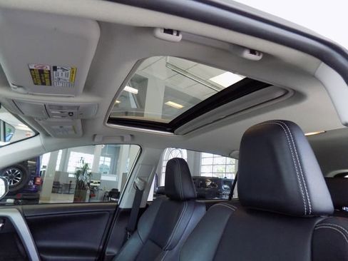 Used 2017 Toyota RAV4 Platinum FWD image 20