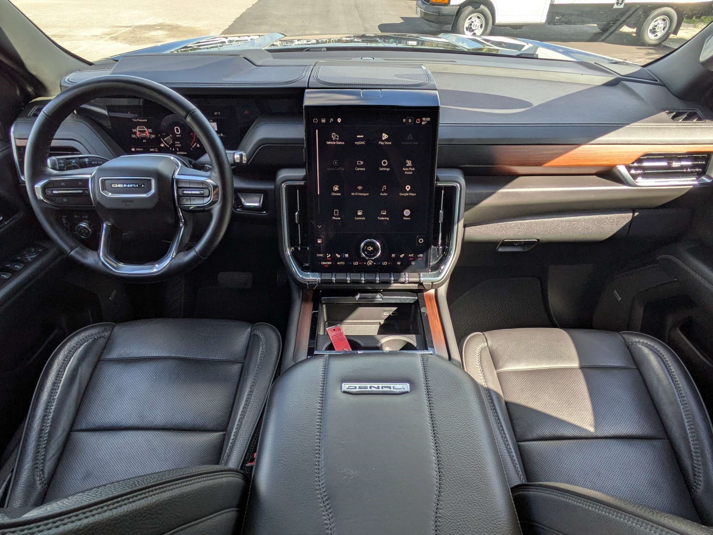 Used 2025 GMC Yukon XL Denali AWD/4WD image 15