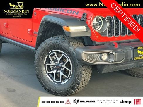 Certified 2025 Jeep Wrangler Unlimited Rubicon w/ Convenience Group AWD/4WD image 3