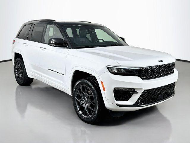 Used 2025 Jeep Grand Cherokee Summit w/ Obsidian Package AWD/4WD image 3