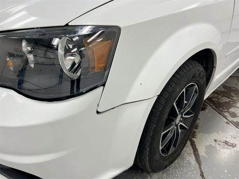 Used 2017 Dodge Grand Caravan GT image 31
