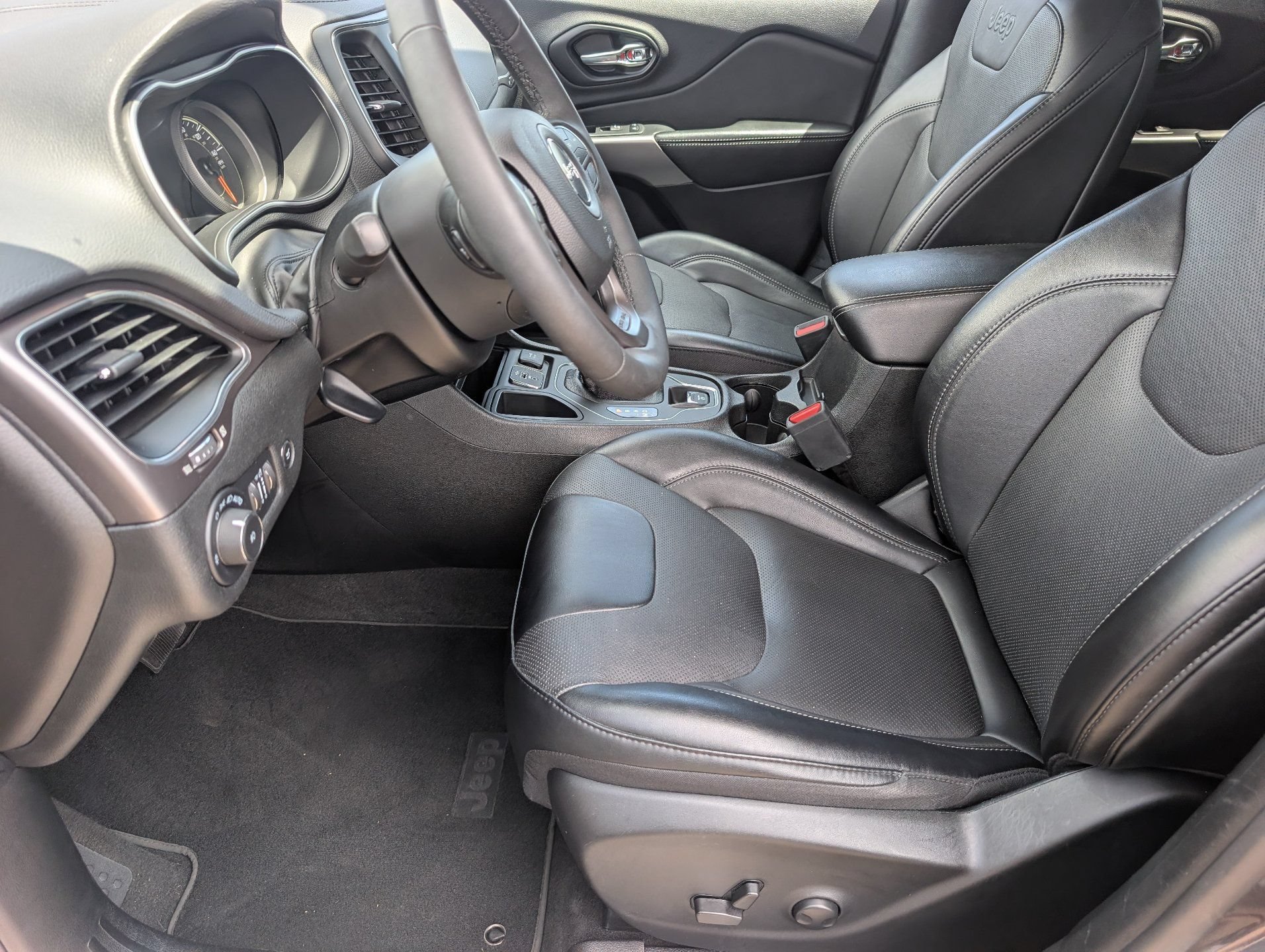 Used 2022 Jeep Cherokee Latitude Lux w/ Sun & Sound Group FWD image 17