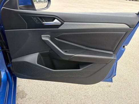 Certified 2024 Volkswagen Jetta SE w/ Panoramic Sunroof Package FWD image 25