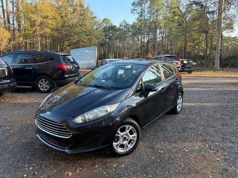 Used 2015 Ford Fiesta SE image 1