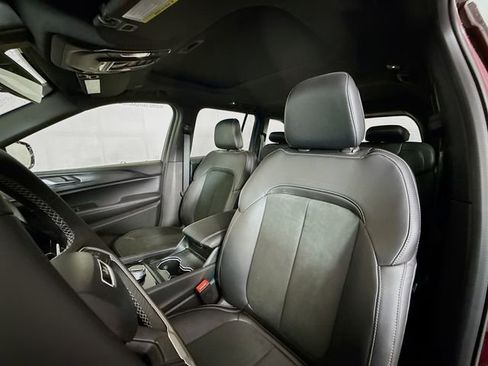 New 2025 Jeep Grand Cherokee Laredo image 19