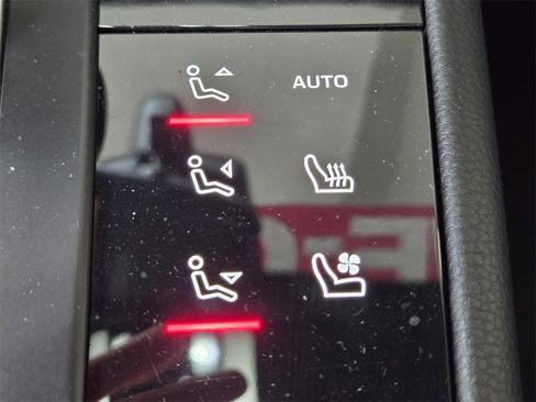 Used 2025 Porsche Macan image 30