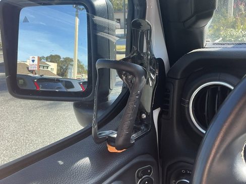 Used 2018 Jeep Wrangler Unlimited Sahara image 50