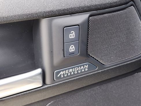 New 2026 Land Rover Defender 90 V8 image 27