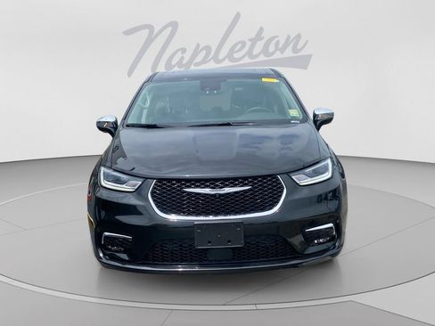 Used 2022 Chrysler Pacifica Limited FWD image 9