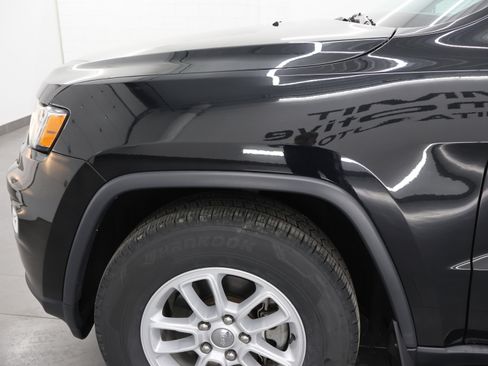 Used 2019 Jeep Grand Cherokee Laredo image 32