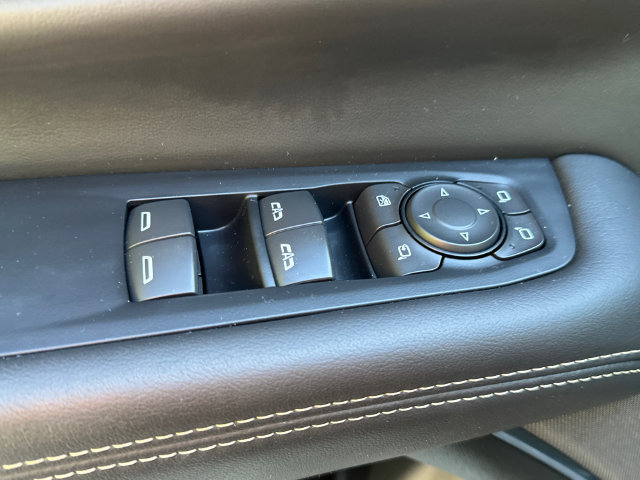 Used 2025 GMC Yukon Elevation w/ Elevation Premium Package AWD/4WD image 27