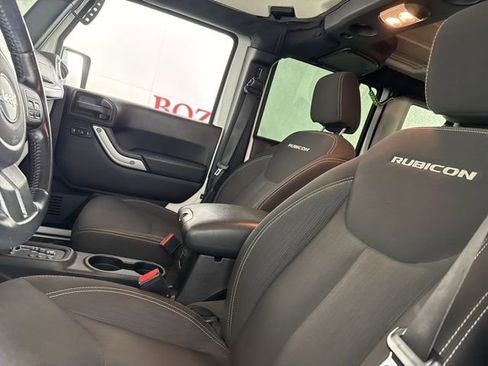 Used 2015 Jeep Wrangler Unlimited Rubicon w/ Connectivity Group image 11