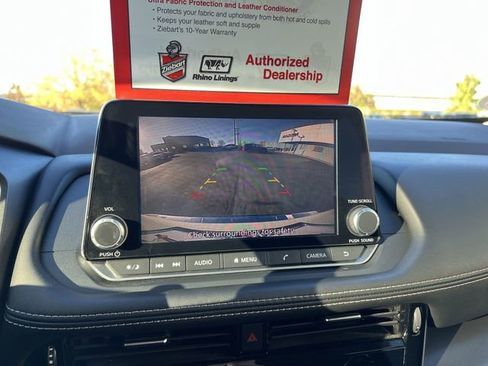 Used 2022 Nissan Rogue SV image 14