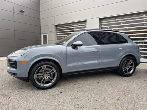 Used 2024 Porsche Cayenne image 3
