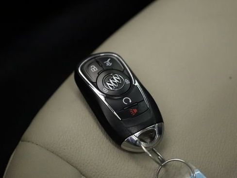 Used 2018 Buick Regal Essence w/ Driver Confidence Package #1 AWD/4WD image 32
