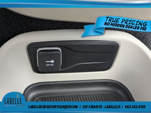 Used 2023 Chrysler Pacifica Touring-L FWD image 26