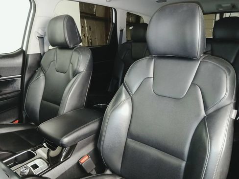 Used 2025 Kia Telluride S FWD image 11